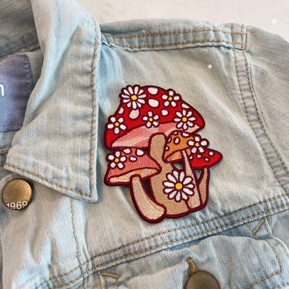 Mushroom & Daisy Cluster Patch - Medium - Picture 2 of 2